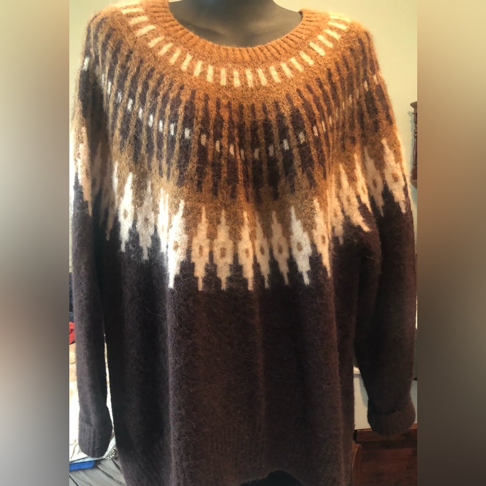 Gorgeous sweater in beautiful brown and tan by Banana Republic